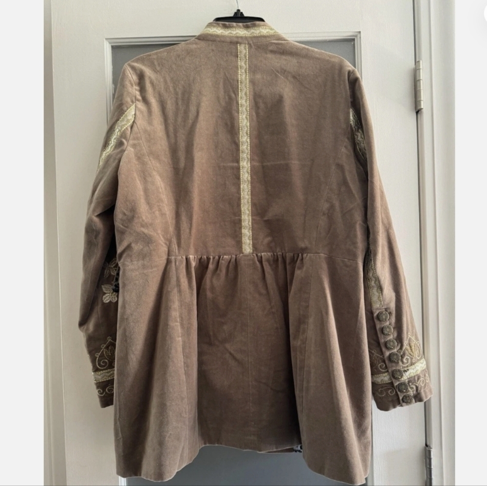 Embroidered Jacket - Picture 3 of 6